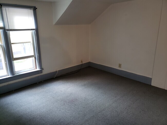 Building Photo - 702 Jackson St