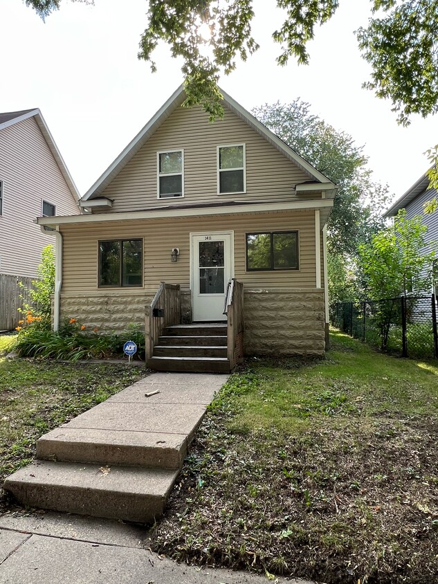 Primary Photo - 1411 Oliver Ave N