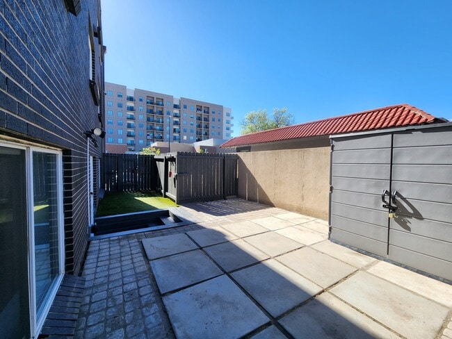 Building Photo - 656 Logan St