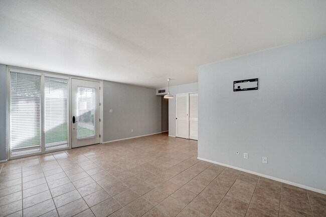 Foto del edificio - COMING SOON! Arcadia Lite - 2 bedroom/1 Bath- Adorable Condo and Community-W/T/S are included!