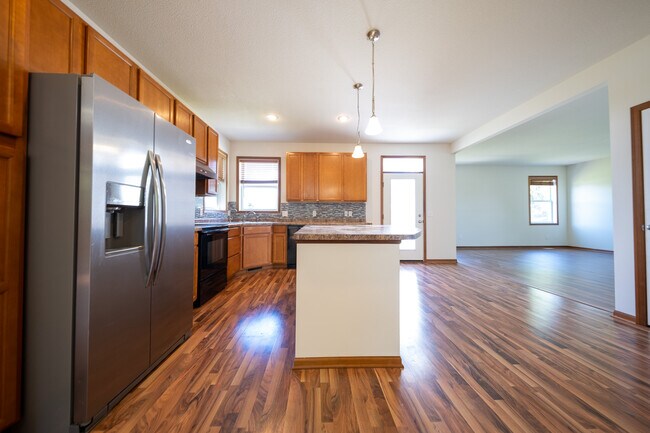 Building Photo - 1814 Spring Creek Dr