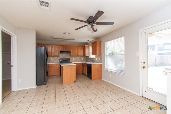 Foto del edificio - 4502 Causeway Ct