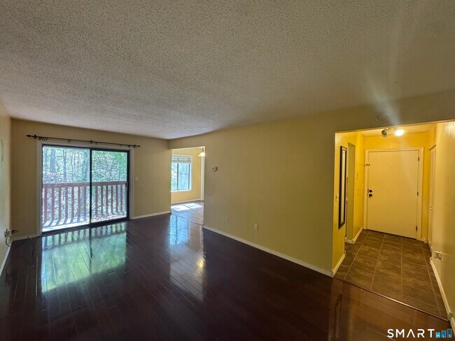 Building Photo - 95 Woodsedge Dr