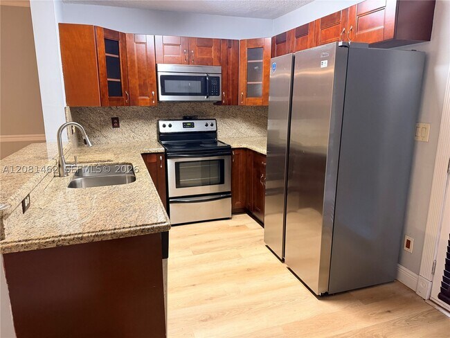 Building Photo - 2908 Edgehill Ln