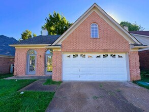Building Photo - 2250 Lake Hill Ct