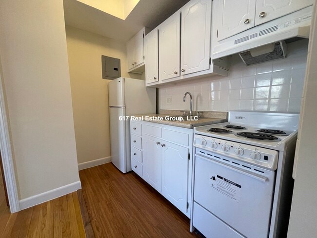 Building Photo - 172 N Beacon St
