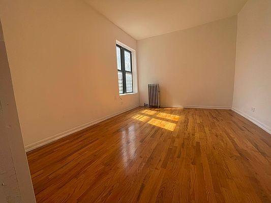 Foto del edificio - 2 bedroom in BRONX NY 10456