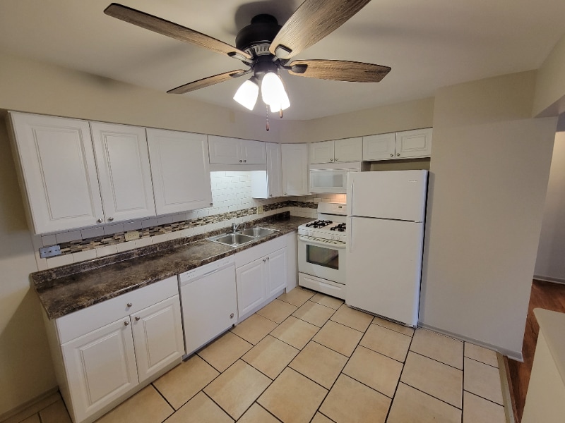 707 Lake St Unit 2b, Antioch, IL 60002 Condo for Rent in Antioch, IL