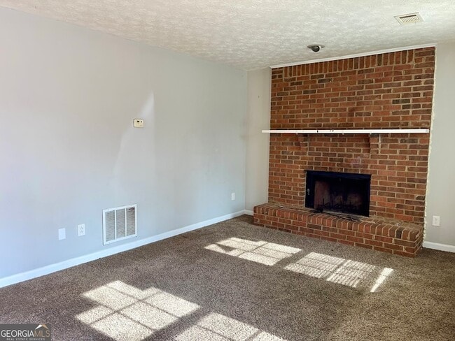 Building Photo - 945 Silverwood Dr