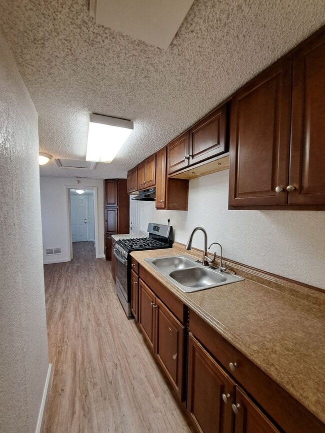 Foto del edificio - Unique 2 Bedroom 1 Bathroom Home Located I...