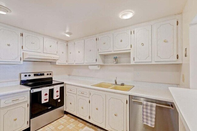 Building Photo - 2800 N Ocean Dr
