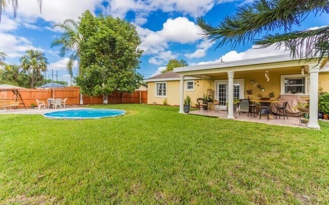 Foto del edificio - 6790 NW 24th Ct