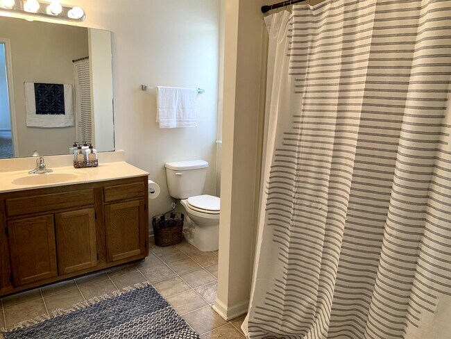 Foto del edificio - 110 Brookstone Ln