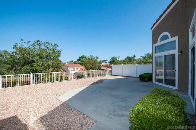 Foto del edificio - Sun-Filled 2 bedroom 2 bathroom Rancho Bernardo Home with Private Patio!