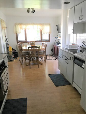 Building Photo - 126 Rhinecliff St