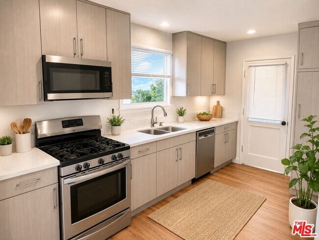 Foto del edificio - 7457 Cozycroft Ave