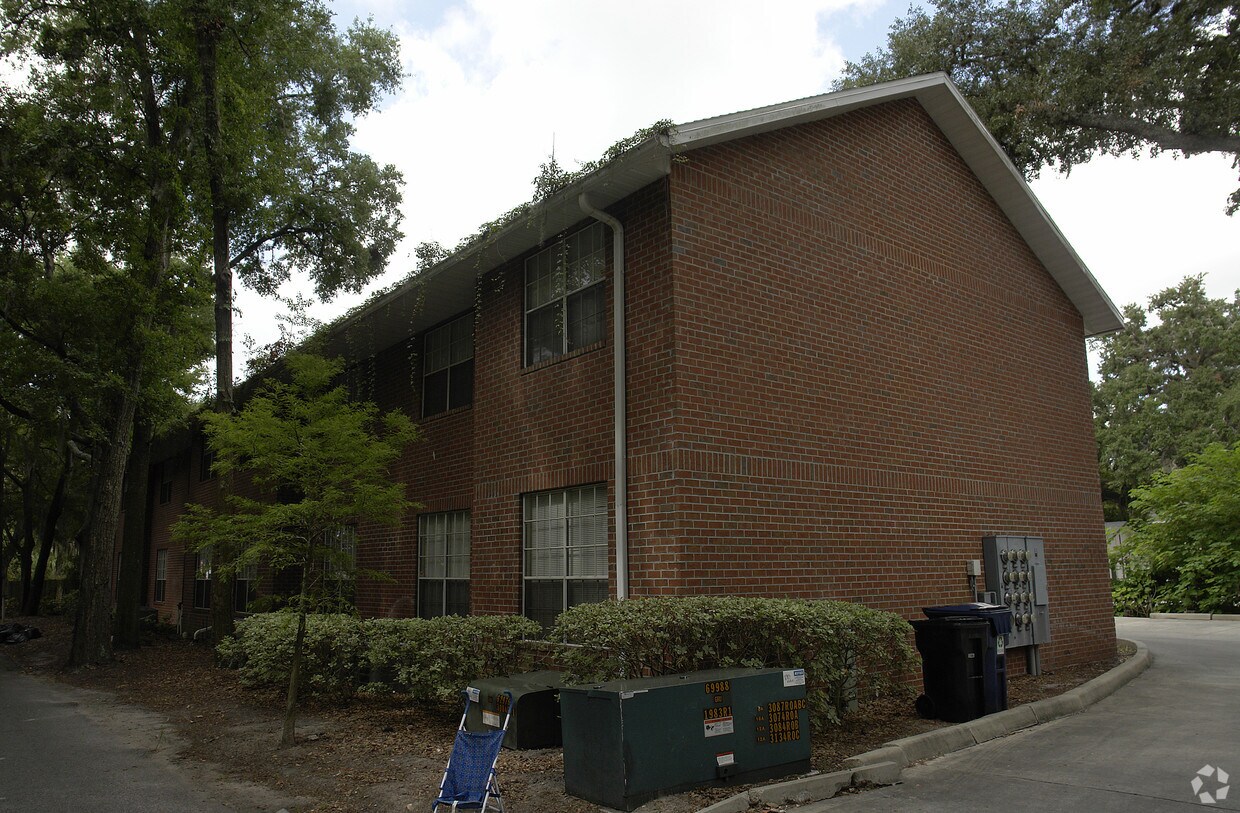 Building Photo - 110 NW 9th Ter