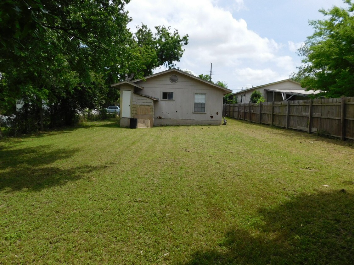 Foto principal - 7102 Meador Ave