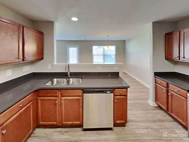 Foto del edificio - 3418 Anita Glen Dr