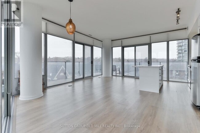 Building Photo - 103 The Queensway