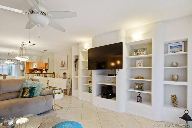 Foto del edificio - 700 SE 14th St