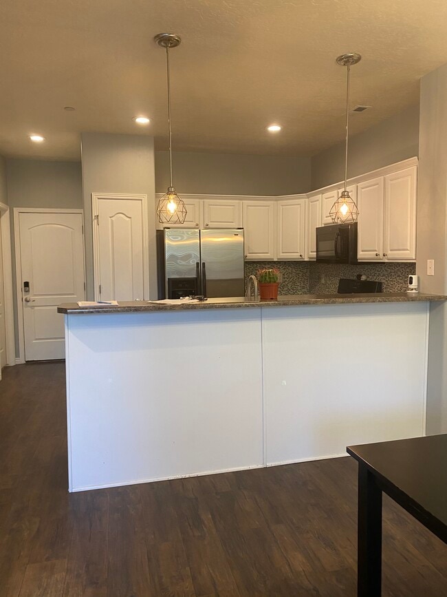 Building Photo - 1582 W 10 S