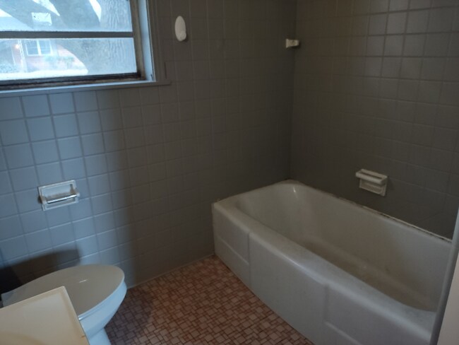Building Photo - 310 Azalea Dr