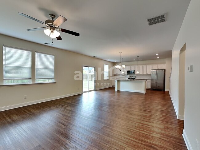 Foto del edificio - 241 Lake Vista Dr