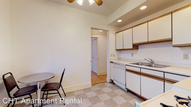 Building Photo - 2 br, 1 bath Apartment - 151 E. Gilman St