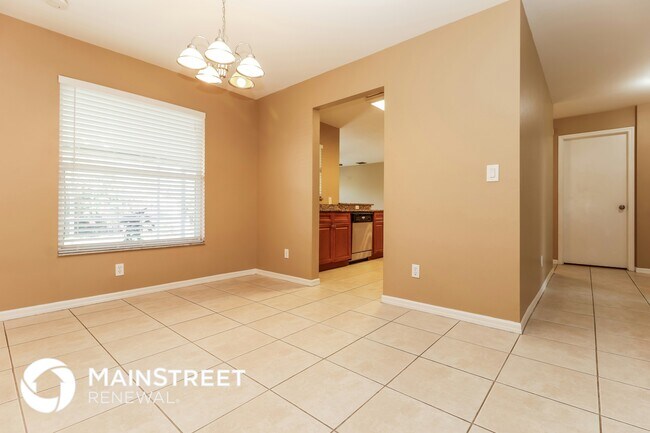 Foto del edificio - 15619 Sunny Crest Ln