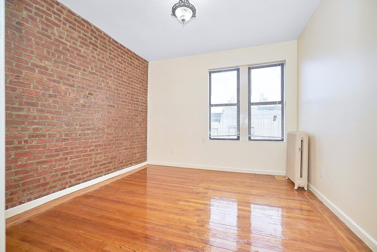 Primary Photo - 563 W 184th St