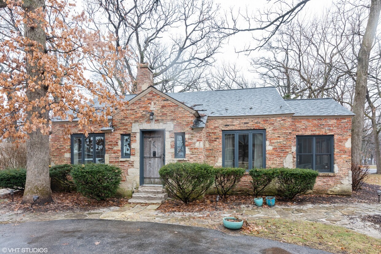 Primary Photo - 1777 S Shore Dr