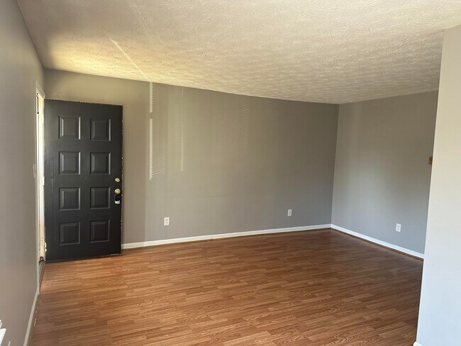 Foto del edificio - 341 Rebel Rd