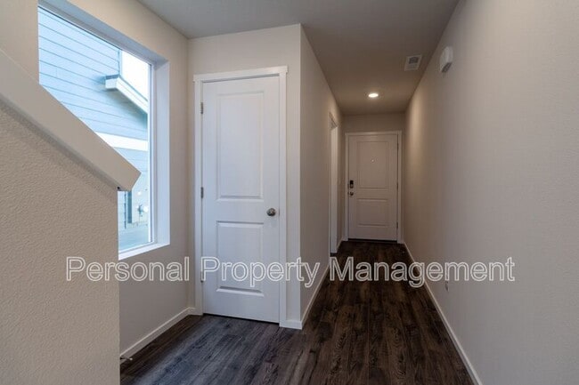 Building Photo - 242 N Layla Pl