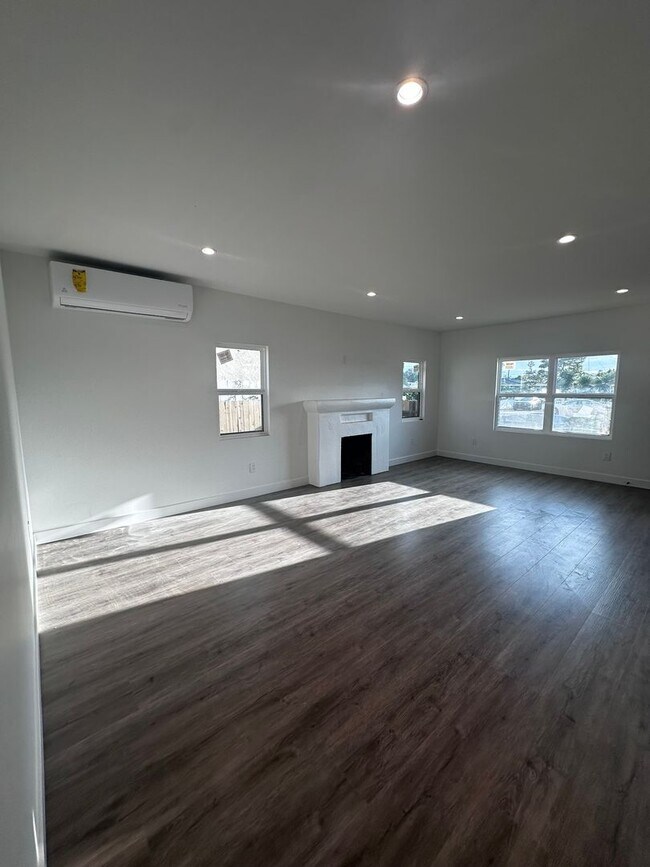 Foto del edificio - 611 Silver Strand Blvd