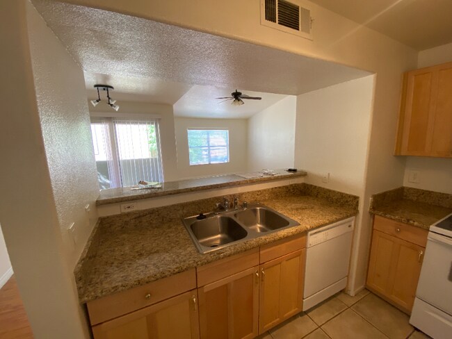 Foto del edificio - 2300 E Silverado Ranch Blvd