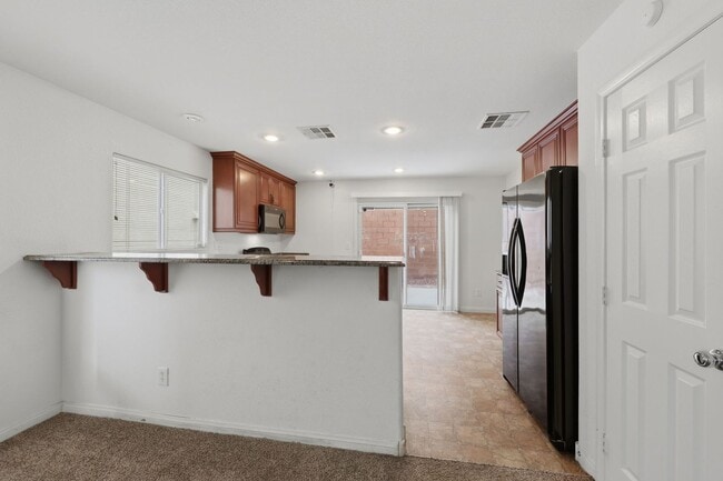 Building Photo - 553 Brinkburn Point Ave