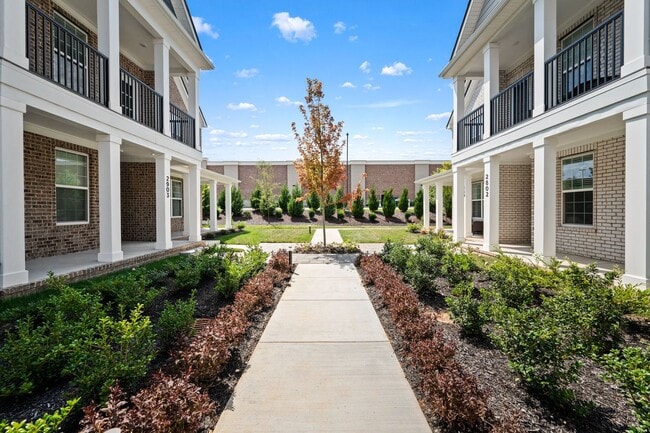 Building Photo - 2718 Willowoak Trl