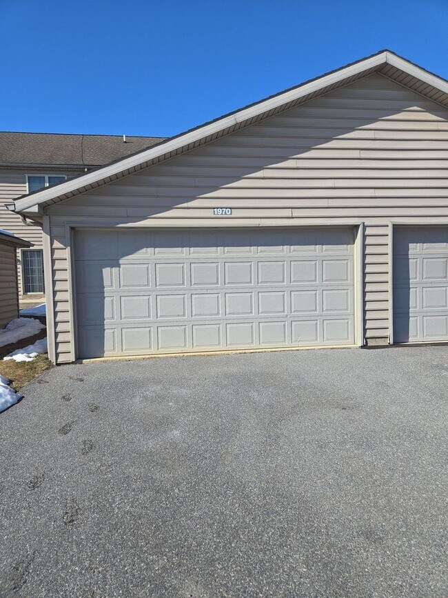 Foto del edificio - Available Soon – 3 Bed / 2.5 Bath Townhouse with 2-Car Garage