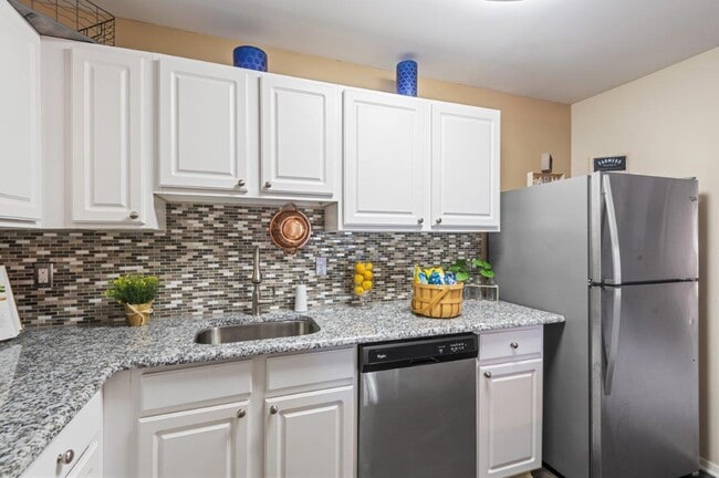 Building Photo - Silver Spring Station Apartment Homes