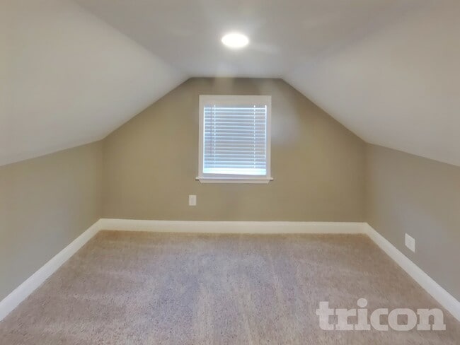 Building Photo - 3017 Lavender Ave