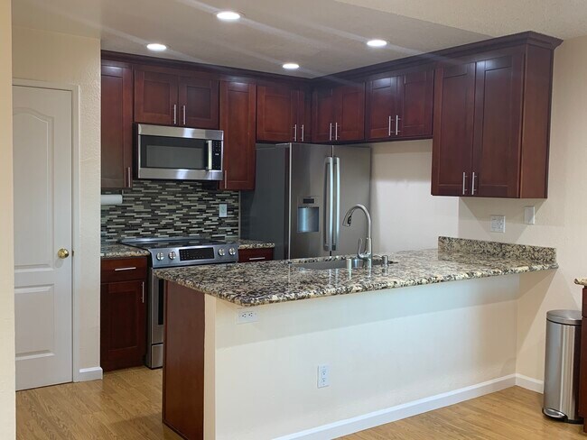 Kitchen - 53 Shaniko Cmn