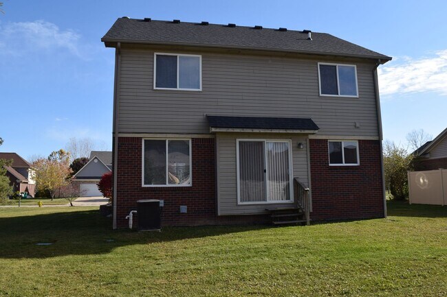 Building Photo - DON'T MISS THIS AMAZING STEAL IN BROWNSTOWN