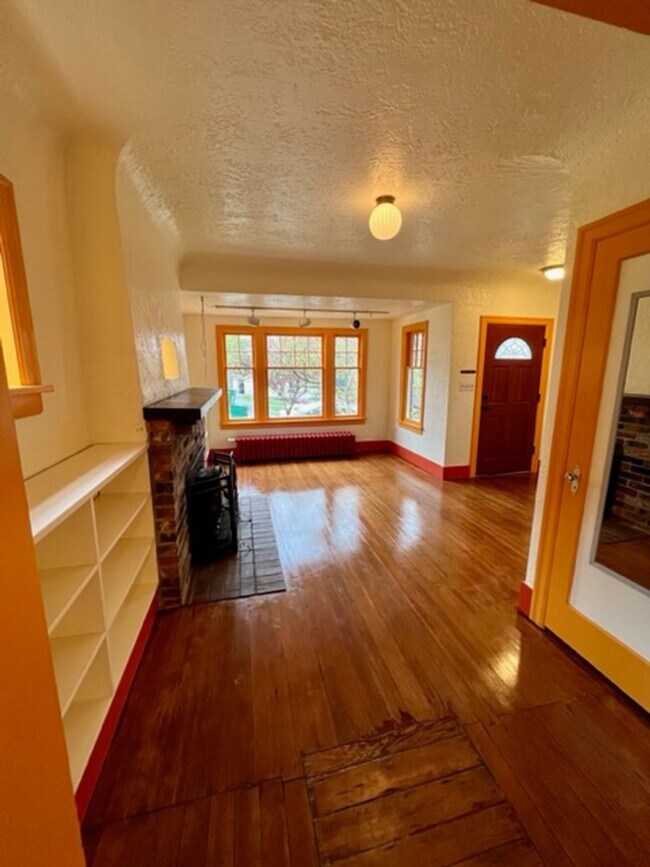 Building Photo - Phinney Ridge Home