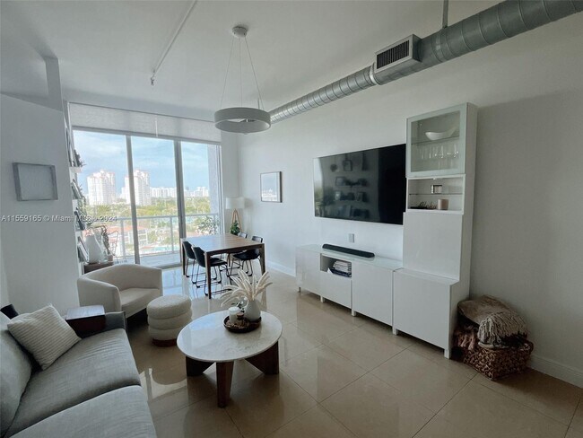 Foto del edificio - 3029 NE 188th St