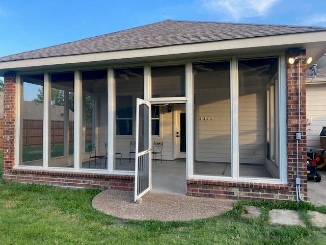 Building Photo - 1613 Lake Travis Dr