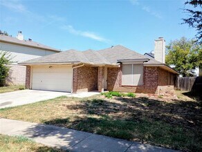 Building Photo - 8140 Heritage Pl Dr