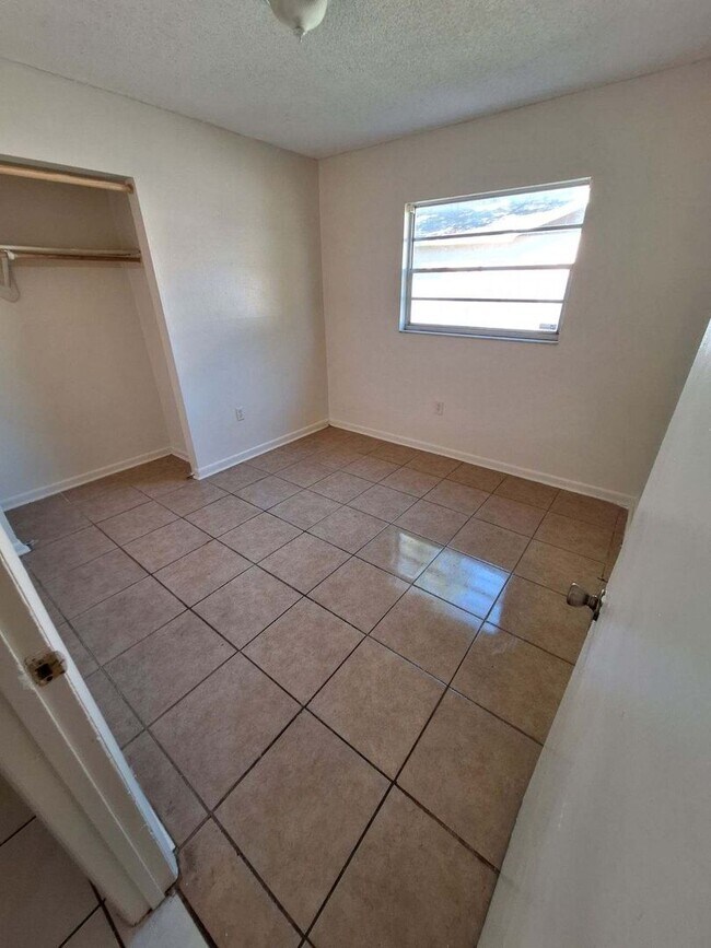 Foto del edificio - NICE Bradenton 4BR/2BA Home in Quiet Residential Neighborhood