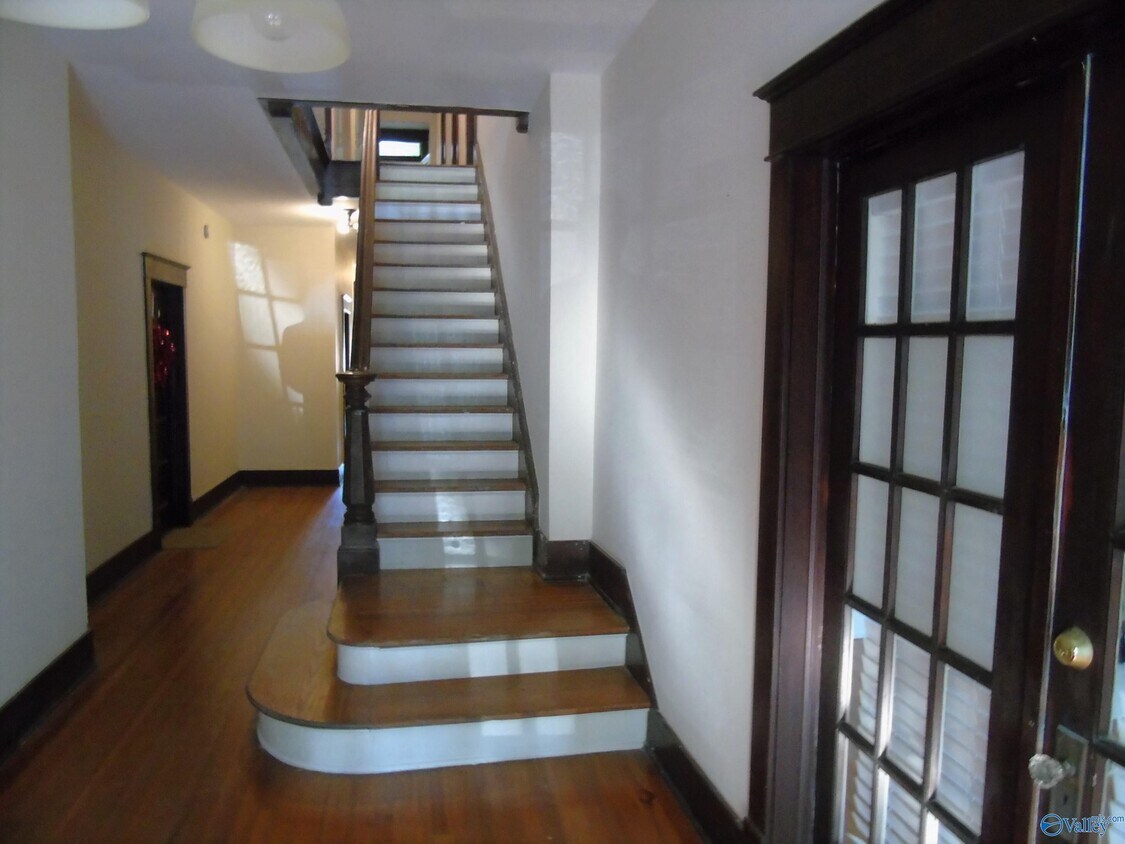 207 Lincoln St SE Unit G, Huntsville, AL 35801 Room for Rent in