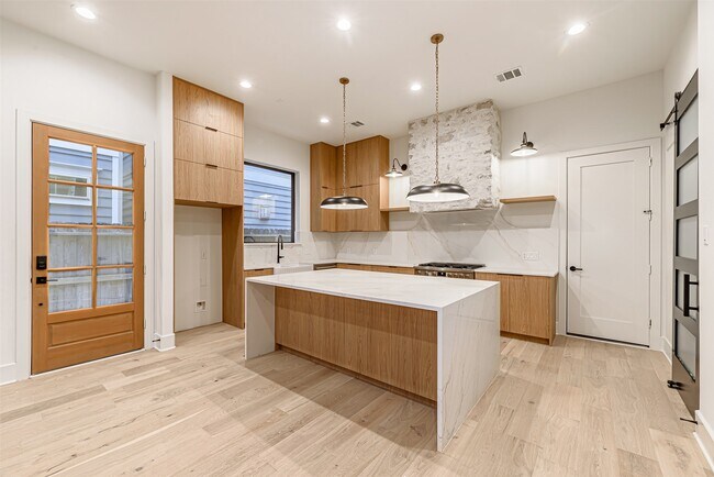 Foto del edificio - 1104 W 9th St